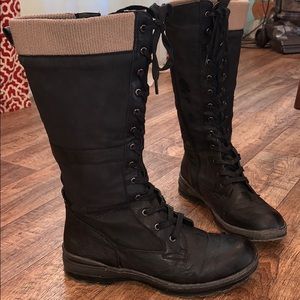 Women’s Extreme black lace up boots 10w